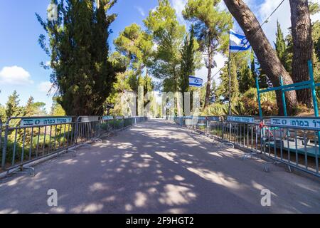 11-04-2021. gerusalemme-israele. Mount Herzl Park, decorato per cerimonie ufficiali il giorno dell'Indipendenza israeliana Foto Stock