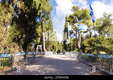 11-04-2021. gerusalemme-israele. Mount Herzl Park, decorato per cerimonie ufficiali il giorno dell'Indipendenza israeliana Foto Stock