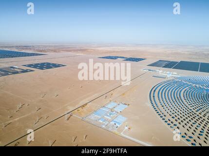 Foto aerea della centrale termica solare Foto Stock