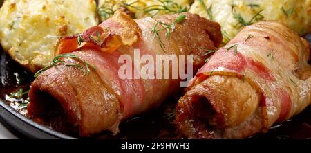 Polinesian Rumaki Chicken Liver and Bacon Appetizer primo piano Foto Stock