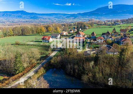Fuco di lago e una piccola città di francia. Foto Stock