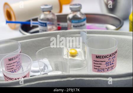 Dosaggio diverso farmaco in ospedale, immagine concettuale Foto Stock