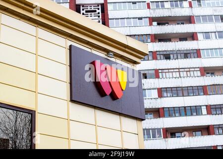 BIELORUSSIA, NOVOPOLOTSK - 17 APRILE 2021: Fascade di ristorante Sushi wok Foto Stock