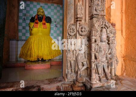 Particolare dello Shri Omkar Mandhata situato sull'isola di Mandhata nel fiume Narmada in Omakareshwar, Madhya Pradesh, India. Foto Stock