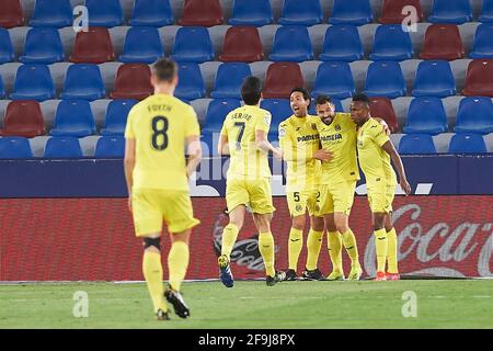 I giocatori di Villarreal festeggiano un gol durante la partita di calcio del campionato spagnolo la Liga tra Levante UD e Villarreal CF il 18 aprile 2021 all'Estadio Ciutat de Valencia a Valencia, Spagna - Foto Maria Jose Segovia / Spagna DPPI / DPPI / LiveMedia Foto Stock