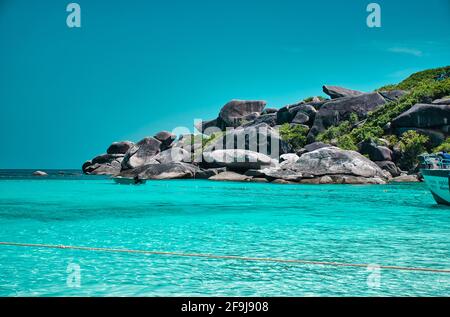 Isole Similan, Khaolak, Phang-Nga, Thailandia 18 aprile 2021 stordimento, Vista panoramica sulle acque turchesi del mare delle Andamane alle isole Similan Foto Stock