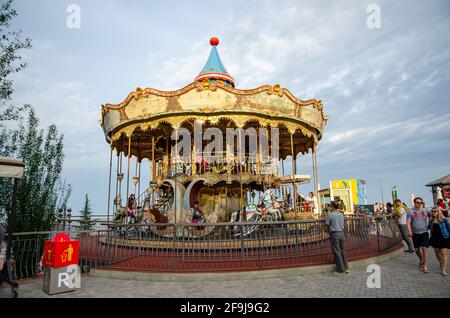 Giostra sul parco divertimenti Tibidabo, Barcellona, Spagna. Foto Stock