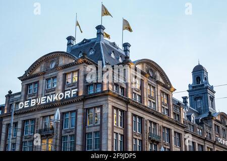 Amsterdam, Paesi Bassi - 17 marzo 2017: Vista del centro commerciale De Bijenkorf nel centro di Amsterdam Foto Stock