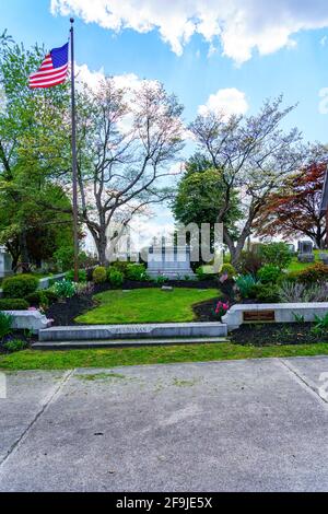 Lancaster, PA, USA - 18 aprile 2021: Gravesite di James Buchanan, il 15 ° presidente degli Stati Uniti, si trova nel Woodward Hill Cemetery. Foto Stock