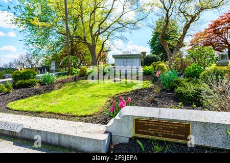 Lancaster, PA, USA - 18 aprile 2021: Gravesite di James Buchanan, il 15 ° presidente degli Stati Uniti, si trova nel Woodward Hill Cemetery. Foto Stock