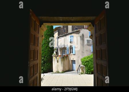 Tipica casa rurale in stile Provençal nel pittoresco villaggio di Lourmarin a Vaucluse, Provenza Francia. Foto Stock