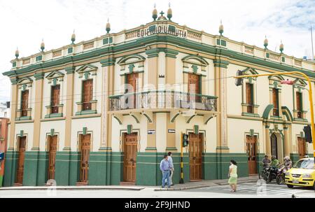 Ibague, Tolima / Colombia - 05 novembre 2016. Edificio casa Urrutia. Fu costruito nel 1923 da uno dei tanti personaggi che passarono per la città Foto Stock