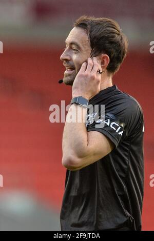 St. Helens, Inghilterra - 16 aprile 2021 - Referee James Childs durante il Rugby League Betfred Super League Round 3 St. Helens vs Wakefield Trinity al Totally Wicked Stadium, St. Helens, UK Dean Williams/Alamy Live News Foto Stock