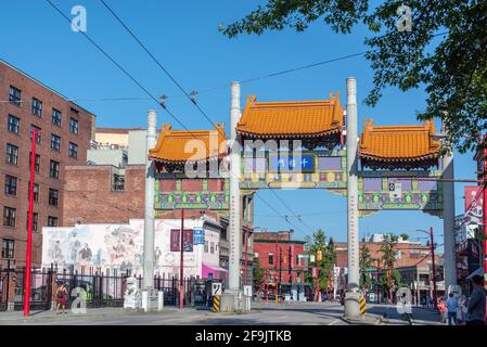 Chinatown Millennium Gate all'ingresso di Chinatown, 2019 a Vancouver, British Columbia Foto Stock