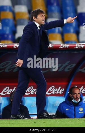 Antonio Conte Head Coach dell'Internazionale reagisce durante il campionato italiano Serie A Football Match tra SSC Napoli e FC Internazionale il 18 aprile 2021 allo stadio Diego Armando Maradona di Napoli - Foto Federico Proietti / DPI / LiveMedia Foto Stock