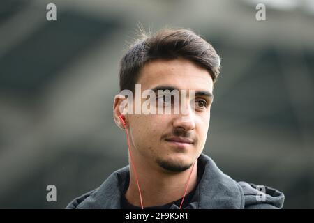 Torino, Italia. 18 Apr 2021. (4/18/2021) Lorenzo Sonego (classifica ATP singles n° 28) durante la Serie A Football Match tra Torino FC e AS Roma. Gli stadi sportivi di tutta Italia restano soggetti a rigorose restrizioni a causa del Coronavirus Pandemic, in quanto le leggi governative in materia di distanziamento sociale vietano i tifosi all'interno dei locali, con conseguente gioco a porte chiuse. Torino FC ha vinto il 3-1 COME Roma (Foto di Alberto Gandolfo/Pacific Press/Sipa USA) Credit: Sipa USA/Alamy Live News Foto Stock