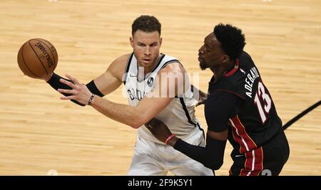 Miami, Stati Uniti. 18 Apr 2021. Il Miami Heat Center Bam Adebayo (13) difende Brooklyn Nets in avanti Blake Griffin (2) nel primo trimestre all'AmericanAirlines Arena domenica 18 aprile 2021 a Miami, Florida. (Foto di David Santiago/Miami Herald/TNS/Sipa USA) Credit: Sipa USA/Alamy Live News Foto Stock