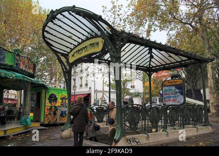 Ingresso alla stazione della metropolitana Les Abbesses, Montmartre, Parigi, Francia Foto Stock