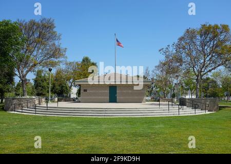 IRVINE, CALIFORNIA - 16 Apr 2021: Edificio al Mike Ward Community Park nel Villaggio di Woodbridge. Foto Stock