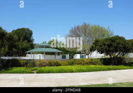 IRVINE, CALIFORNIA - 16 Apr 2021: Il Lakeview Senior Center al Mike Ward Community Park. Foto Stock