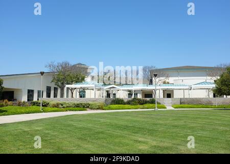 IRVINE, CALIFORNIA - 16 Apr 2021: Il Lakeview Senior Center al Mike Ward Community Park. Foto Stock