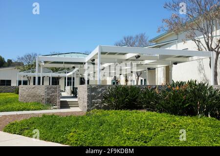 IRVINE, CALIFORNIA - 16 Apr 2021: Il Lakeview Senior Center al Mike Ward Community Park. Foto Stock