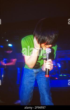 Funerale per un amico che gioca al Kerrang Weekender 12 aprile 2003, Camber Sands, Rye, West Sussex, Inghilterra, Regno Unito. Foto Stock