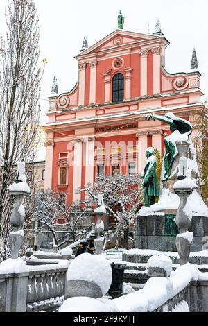 L'iconica piazza Presern nel centro di Lubiana, capitale della Slovenia, in una giornata di sole Foto Stock