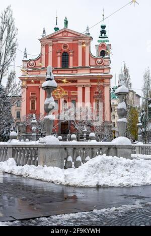 L'iconica piazza Presern nel centro di Lubiana, capitale della Slovenia, in una giornata di sole Foto Stock