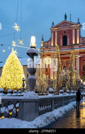 L'iconica piazza Presern nel centro di Lubiana, capitale della Slovenia, in una giornata di sole Foto Stock