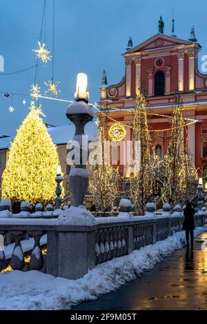 L'iconica piazza Presern nel centro di Lubiana, capitale della Slovenia, in una giornata di sole Foto Stock