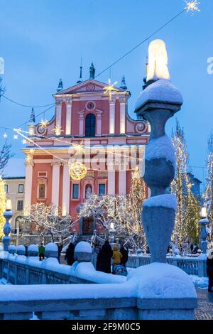 L'iconica piazza Presern nel centro di Lubiana, capitale della Slovenia, in una giornata di sole Foto Stock