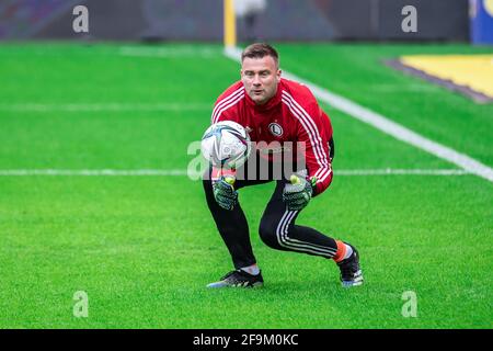 Varsavia, Polonia. 18 Apr 2021. Artur Boruc di Legia visto in azione durante la partita polacca PKO Ekstraklasa League tra Legia Warszawa e Cracovia al Marshal Jozef Pilsudski Legia Warsaw Municipal Stadium.(Punteggio finale; Legia Warszawa 0:0 Cracovia) (Foto di Mikolaj Barbanell/SOPA Images/Sipa USA) Credit: Sipa Live News Foto Stock