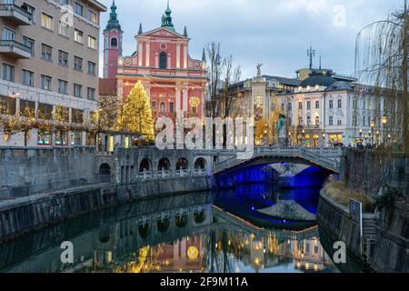 L'iconica piazza Presern nel centro di Lubiana, capitale della Slovenia, in una giornata di sole Foto Stock