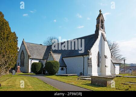 La Chiesa di San Digain a Llangernyw, Galles del Nord, ha una navata che si pensa sia tardo medievale o Tudor, ma gran parte di essa è stata ricostruita nel 19 ° secolo. Foto Stock