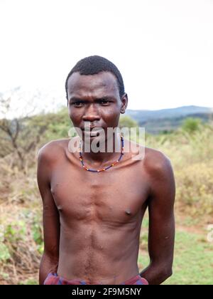 Ritratto di Pokot Warrier. I Pokot (anche Pökoot) vivono nella West Pokot County e nella Baringo County in Kenya Foto Stock