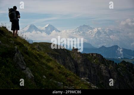 Eindrücklicher Blick auf die grossen 4000er des Berner Oberlands vom Hohgant-Massiv Foto Stock