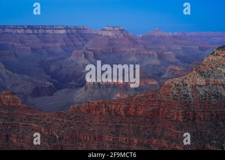 Una vista del Grand Canyon al tramonto dal South Rim guardando ad est. Foto Stock