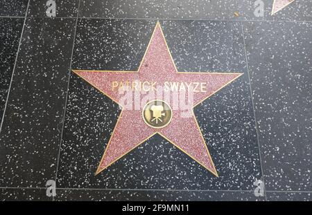 Hollywood, California, USA 17 aprile 2021 una visione generale dell'atmosfera dell'attore Patrick Swayze's Star sulla Hollywood Walk of Fame il 17 aprile 2021 a Hollywood, California, USA. Foto di Barry King/Alamy Stock foto Foto Stock