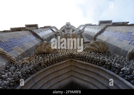 La rappresentazione di un tritone mitologico, che simboleggia l'allegoria della creazione del mondo. Pena palazzo a Sintra, Portogallo. Foto Stock