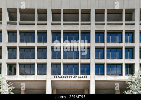 Il Frances Perkins Department of Labor Building. È la sede del Dipartimento del lavoro, vicino al Campidoglio degli Stati Uniti. Foto Stock