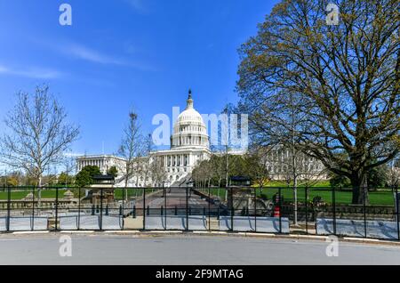 Washington, DC - 3 aprile 2021: Nuova sicurezza e recinzione al Campidoglio della nazione dopo che l'edificio è stato assalito dai rioter che sostengono Trump. Foto Stock