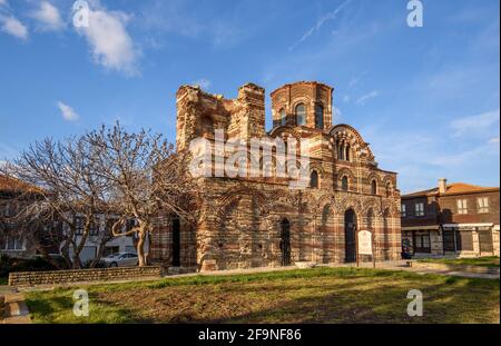 Nessebar, Burgas, Bulgaria. Chiesa di Cristo Pantocrator nel centro storico. L'antica città di Nesebar è patrimonio dell'umanità dell'UNESCO Foto Stock