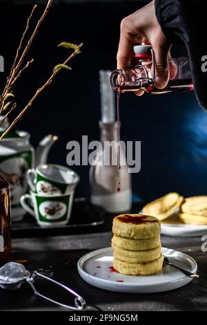 Foto d'atmosfera della colazione. Cheesecake Foto Stock