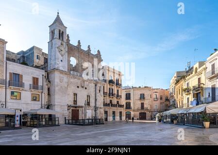 Bari, Puglia, Italia. Palazzo del sedile e Piazza Mercantile a Bari, Puglia. Lo spirito italiano del sud Italia. Foto Stock