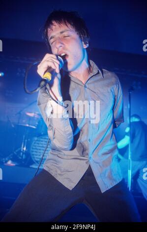 L'inferno è per gli eroi che giocano al Kerrang! Weekender 12 aprile 2003, Pontins Holiday Camp, camper Sands, Rye, West Sussex, Inghilterra, Regno Unito. Foto Stock