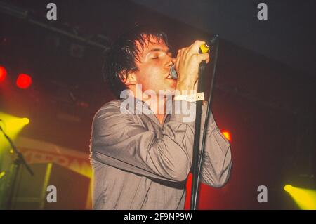 L'inferno è per gli eroi che giocano al Kerrang! Weekender 12 aprile 2003, Pontins Holiday Camp, camper Sands, Rye, West Sussex, Inghilterra, Regno Unito. Foto Stock