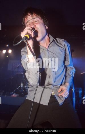 L'inferno è per gli eroi che giocano al Kerrang! Weekender 12 aprile 2003, Pontins Holiday Camp, camper Sands, Rye, West Sussex, Inghilterra, Regno Unito. Foto Stock