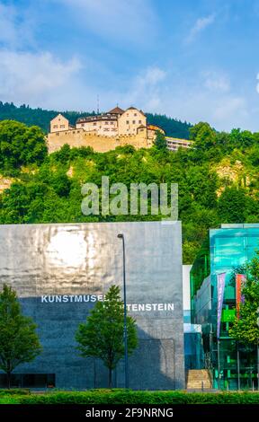 Castello di Gutenberg nel Principato del Liechtenstein sopra il Kunstmuseum in Vaduz Foto Stock