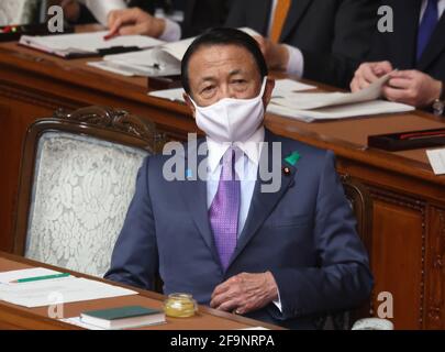 Tokyo, Giappone. 20 Apr 2021. Martedì 20 aprile 2021, il Ministro delle finanze giapponese Taro Aso partecipa alla sessione plenaria della Camera inferiore a Tokyo. Suga tornò dagli Stati Uniti il 18 aprile quando incontrò il presidente degli Stati Uniti Joe Biden come primo leader straniero. Credit: Yoshio Tsunoda/AFLO/Alamy Live News Foto Stock